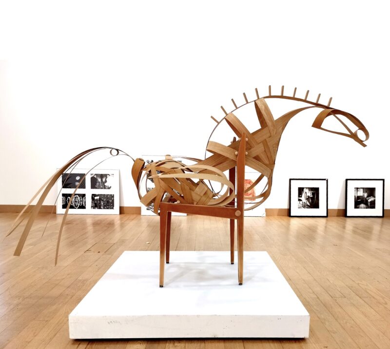 “PEGASUS III” BY ALEXANDER LITWINOW IS A STRIKING SCULPTURE INSPIRED BY THE MYTHOLOGICAL WINGED HORSE. “PEGASUS III” WEIGHING 3.3 KG AND MEASURING 78 X 102 X 164 CM, IS METICULOUSLY CRAFTED FROM WOOD WITH ELEGANT OAK VENEER.